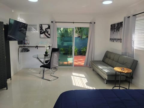 Kevin #2 Studio Apartment in Oakland Park