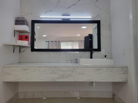 Kevin #2 Studio Apartment in Oakland Park