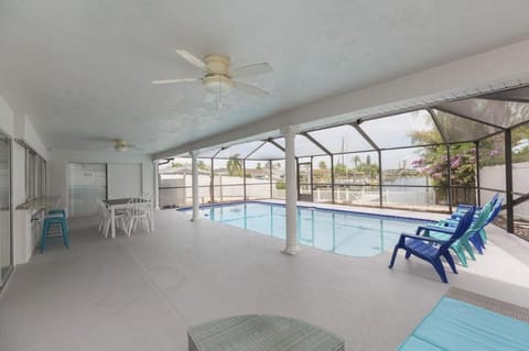 The Seaside Retreat, FREE heated pool House in Apollo Beach