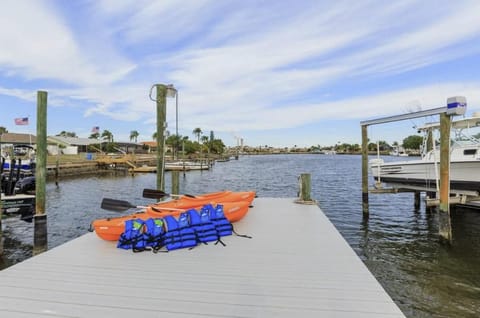 The Seaside Retreat, FREE heated pool House in Apollo Beach
