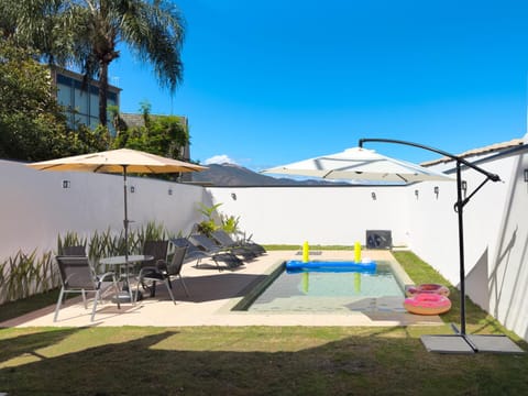 Garden view, Pool view, Swimming pool, Swimming pool, sunbed