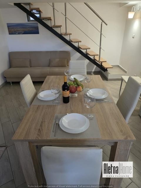 Living room, Food and drinks, Dining area, Food