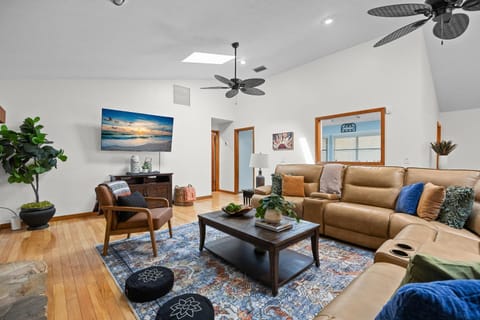 Communal lounge/ TV room, TV and multimedia, Living room, Seating area, Evening entertainment, fireplace