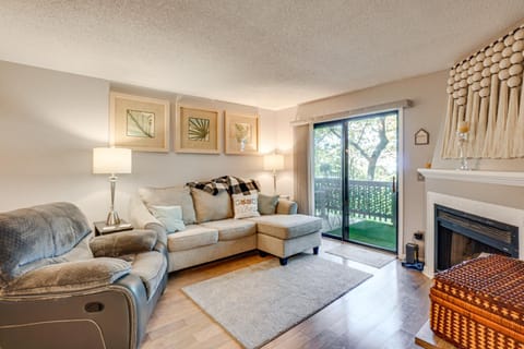 Hike, Fish and Golf Condo 5 Mi to Ozone Falls! Apartment in Tennessee