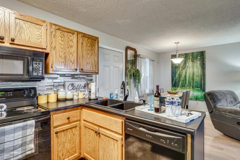 Hike, Fish and Golf Condo 5 Mi to Ozone Falls! Apartment in Tennessee