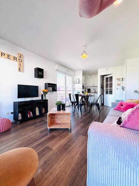 Communal lounge/ TV room, TV and multimedia, Kitchen or kitchenette, Living room, Dining area