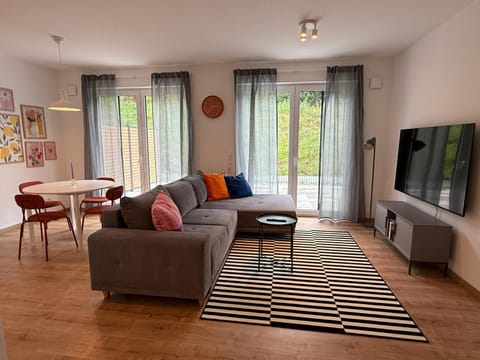 Communal lounge/ TV room, TV and multimedia, Living room, Seating area, Evening entertainment