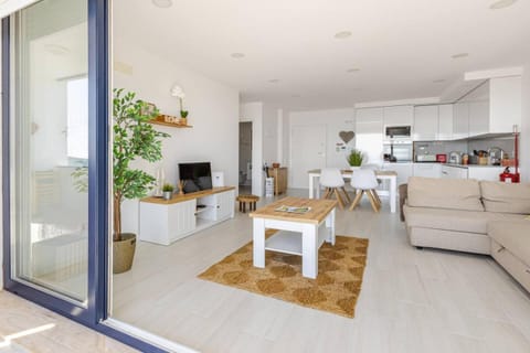 Communal lounge/ TV room, TV and multimedia, Kitchen or kitchenette, Living room, Seating area, Dining area