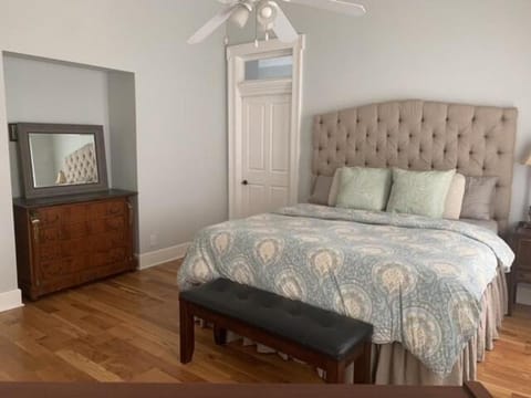 Explore Austin & San Antonio with friends & family House in Kyle