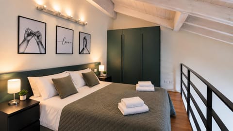 Bed, Photo of the whole room, Bedroom, towels, wardrobe