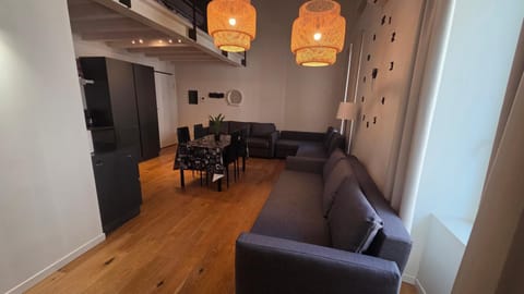 TV and multimedia, Living room, Seating area, Dining area