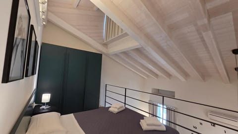 Bed, Photo of the whole room, Bedroom, air conditioner