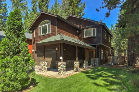 TaHaus Hot Tub Pool Table Dog Friendly House in South Lake Tahoe