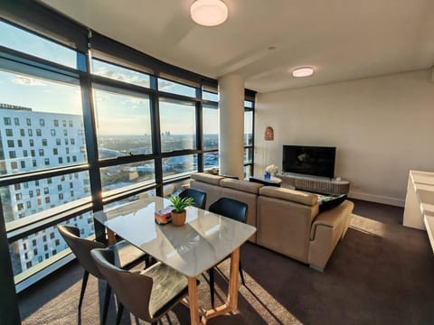 Communal lounge/ TV room, TV and multimedia, View (from property/room), Living room, Seating area, Dining area