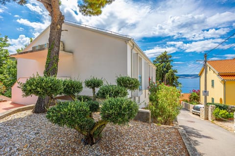 Property building, Day, Natural landscape, Garden, Garden view, Sea view