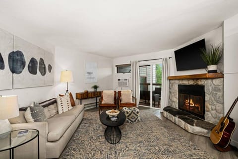 Fully updated condo ski in ski out hot tub pool House in Lutsen