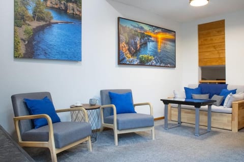 Resort Hot Tub Pool Gym Ski-in out Fire Pits House in Lutsen