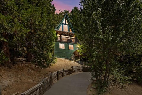 Casa Huntsted A-Frame Cabin near Snow Valley Cabin in Running Springs