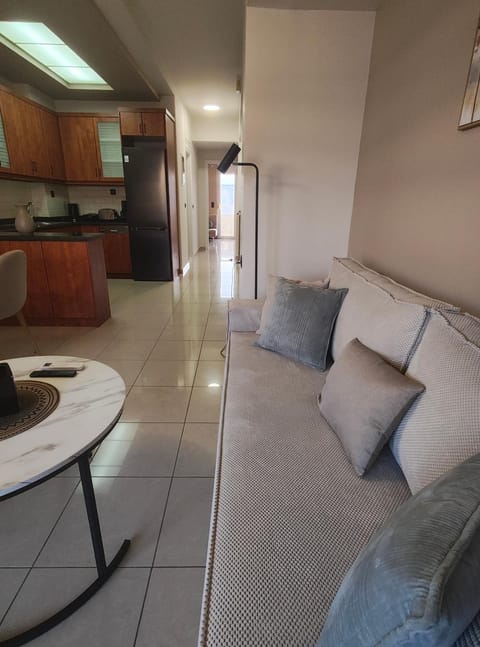 Kitchen or kitchenette, Seating area, Dining area, oven, stove