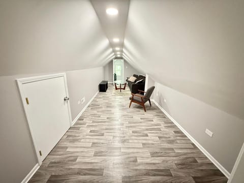 BEST PLACE TO STAY - Close to Downtown! - FREE PARKING! Vacation rental in Chicago