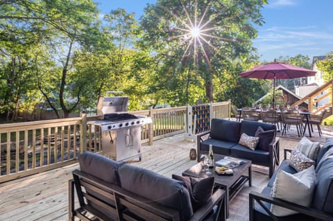 Hudson Valley Hot Tub Sauna Fire Pit Games House in Capital District, NY, USA