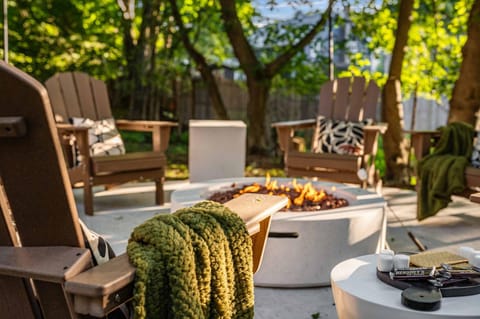 Hudson Valley Hot Tub Sauna Fire Pit Games House in Capital District, NY, USA