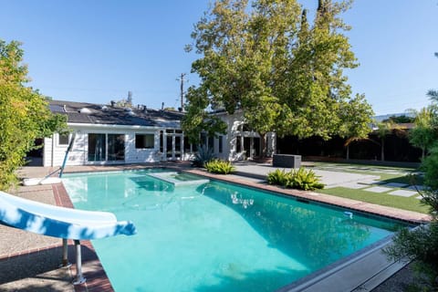 Enjoy Sunny Poolside Living California Style House in Saratoga