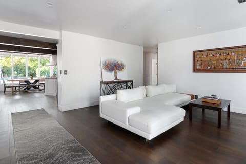 Enjoy Sunny Poolside Living California Style House in Saratoga