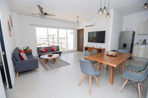 Communal lounge/ TV room, TV and multimedia, Seating area