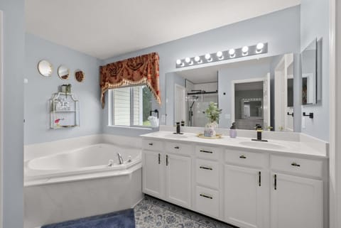 Pickerington Haven - Home for 10 House in Pickerington