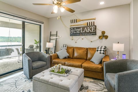 Table Rock Lake Retreat Steps to Water and Pools! Apartment in Kimberling City