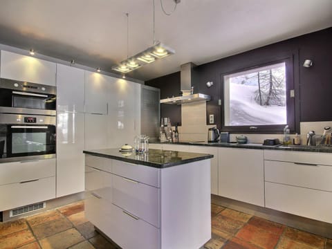 Chalet spacieux avec terrasse et jacuzzi, proche des pistes pour 14 personnes - FR-1-455-268 Chalet in Mâcot-la-Plagne