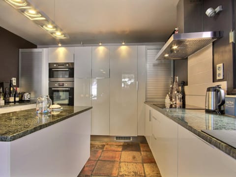 Chalet spacieux avec terrasse et jacuzzi, proche des pistes pour 14 personnes - FR-1-455-268 Chalet in Mâcot-la-Plagne