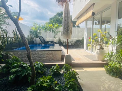 Patio, Garden, Swimming pool
