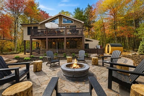 Property building, Patio, Natural landscape, Sauna, Seating area, Autumn
