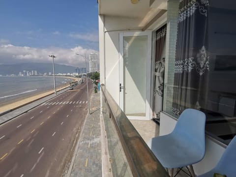 Day, Neighbourhood, Natural landscape, View (from property/room), Balcony/Terrace, Living room, Seating area, Sea view