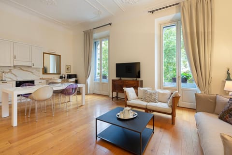 Living room, Seating area, Lunch