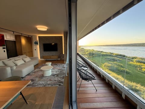 Natural landscape, Fishing, View (from property/room), Balcony/Terrace, Canoeing, Garden view, Lake view, River view, Sunset, Inner courtyard view, pet friendly