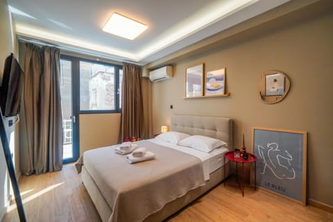 Bed, TV and multimedia, Photo of the whole room, Bedroom, towels, air conditioner