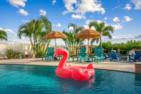 Luxury Riverfront Oasis Dock Pool & Walk 2 Beach House in Wilbur-By-The-Sea