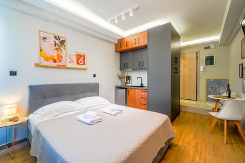 Bed, Kitchen or kitchenette, Photo of the whole room, Bedroom, towels, wardrobe