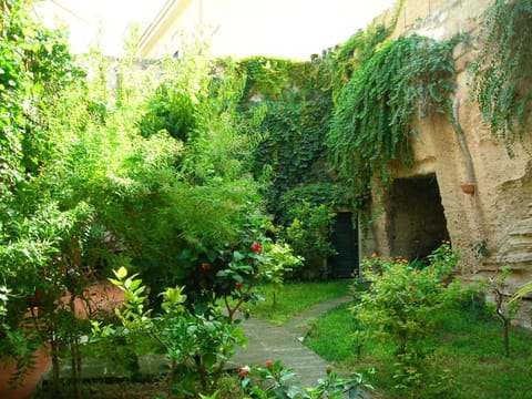 Day, Garden