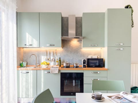 Kitchen or kitchenette, Dining area, oven, stove