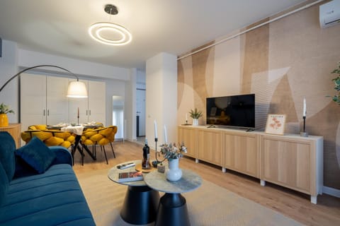Communal lounge/ TV room, TV and multimedia, Living room, Seating area, Evening entertainment
