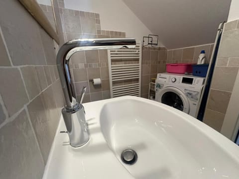 Bathroom, washing machine