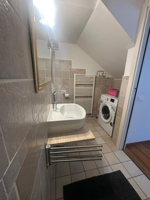 Bathroom, washing machine