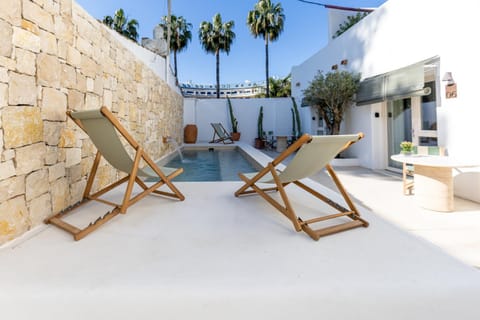 Pool view, Swimming pool, sunbed