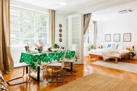 Dining area, Bedroom, air conditioner