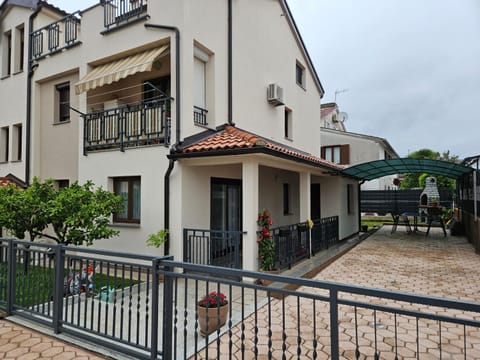 Property building, Patio, Inner courtyard view