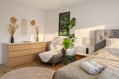 Bed, Bedroom